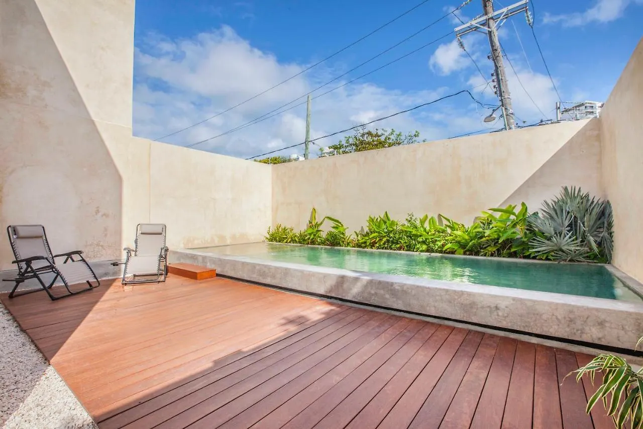 Villa Naranja Cancún Hostel